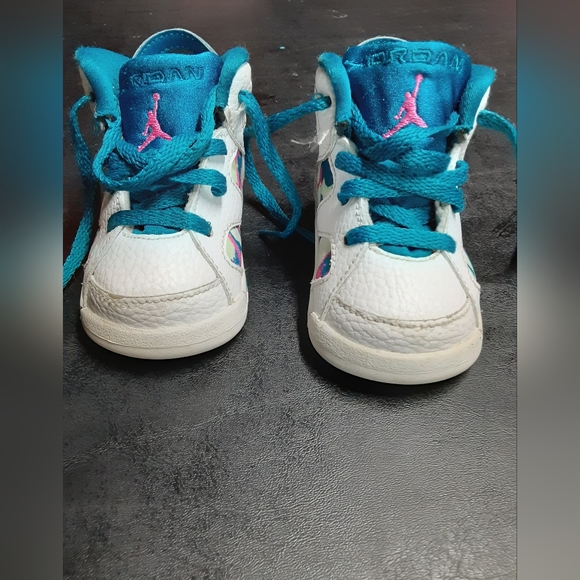 COPY - Nike Jordan's size 4c toddlers - Picture 4 of 11